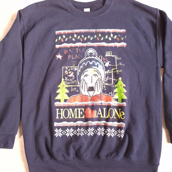 Gildan Home Alone Christmas Heavy Blend Sweatshirt, Large - Picture 2 of 10
